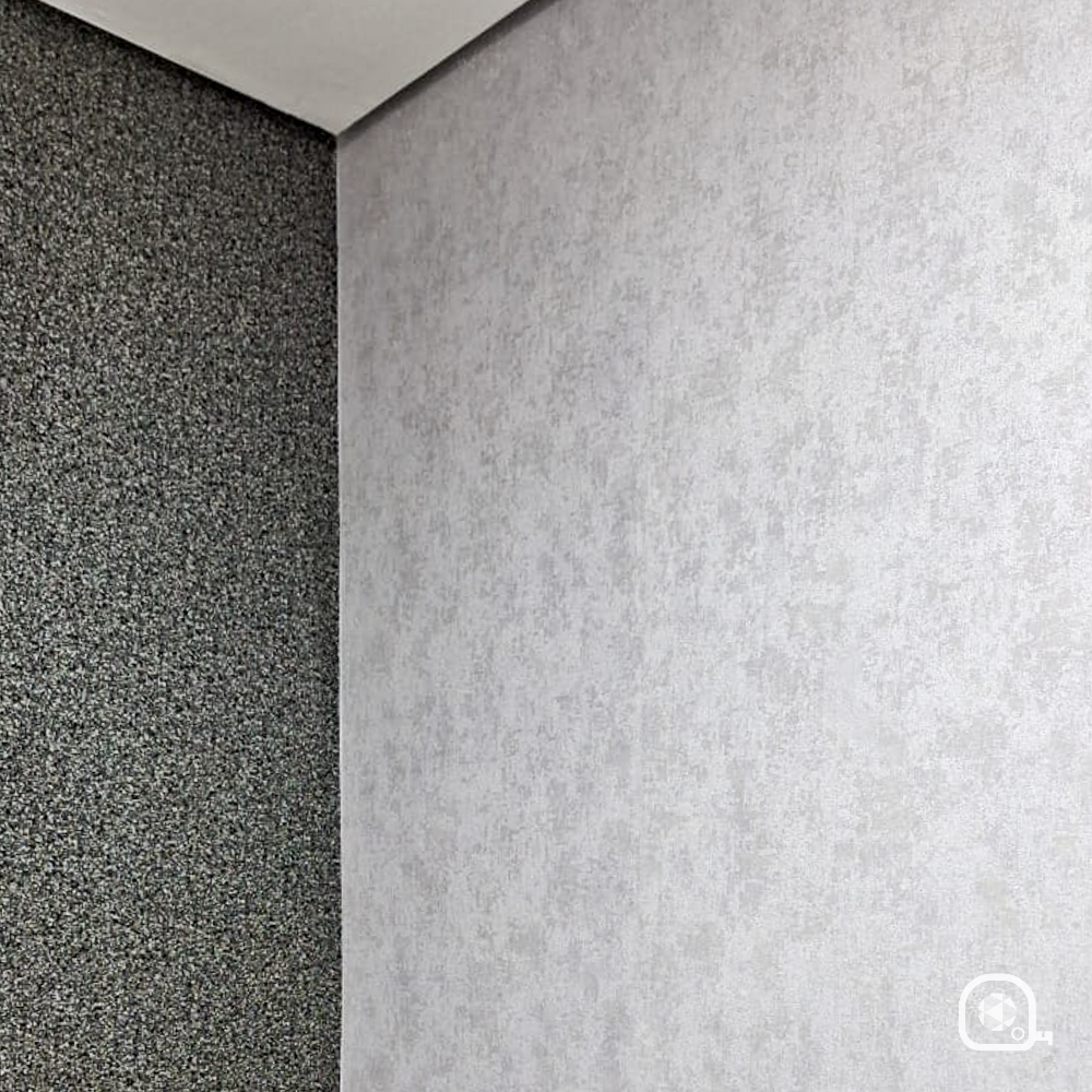 Papel de parede texturizado em tons de cinza para decoração de interiores.